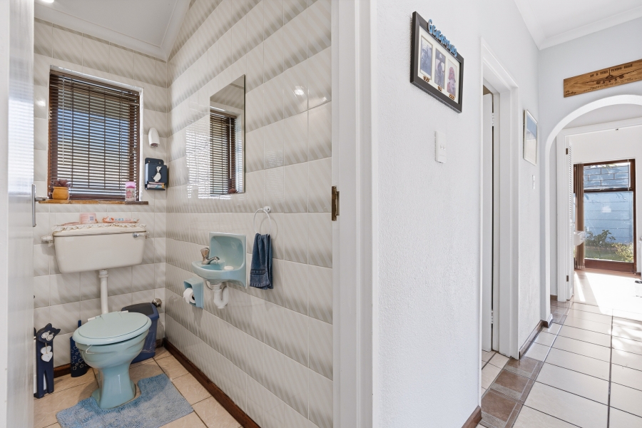 4 Bedroom Property for Sale in Edgemead Western Cape